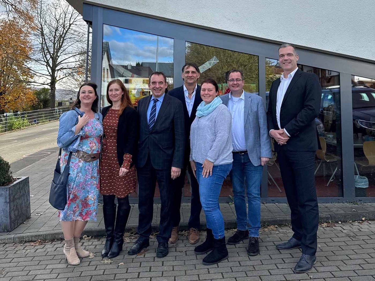 Kultusminister besucht Grundschule in Niederbiel